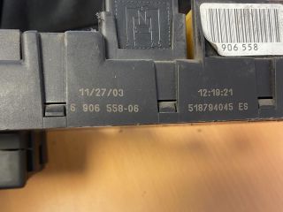 bontott BMW 5 E60 Biztosítéktábla Utastér