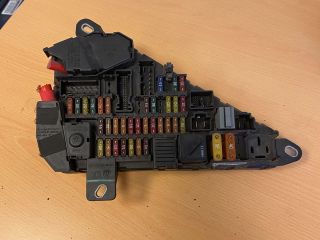 bontott BMW 5 E60 Biztosítéktábla Utastér