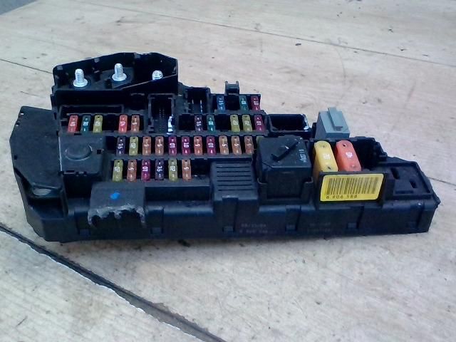 bontott BMW 5 E60 Biztosítéktábla Utastér