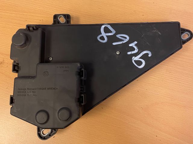 bontott BMW 5 E60 Biztosítéktábla Utastér