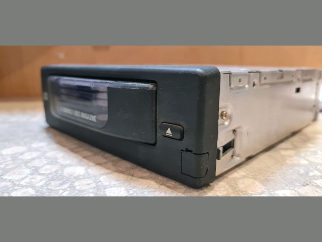 bontott BMW 5 E60 CD / DVD Tár