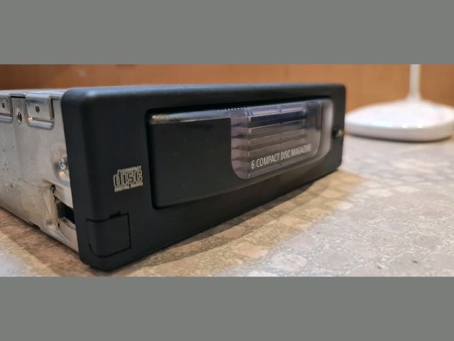 bontott BMW 5 E60 CD / DVD Tár