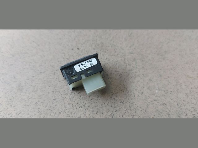 bontott BMW 5 E60 Csomagtér Nyitó Kar / Gomb