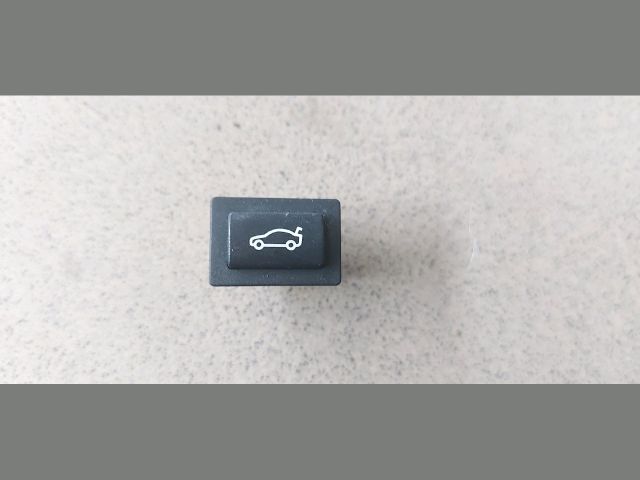 bontott BMW 5 E60 Csomagtér Nyitó Kar / Gomb