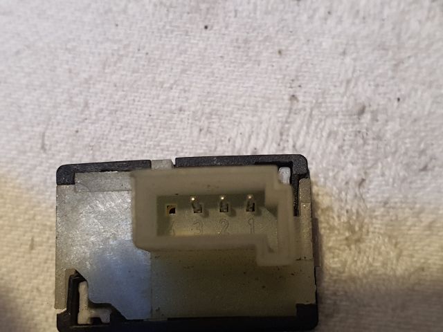 bontott BMW 5 E60 Csomagtérajtó Kapcsoló