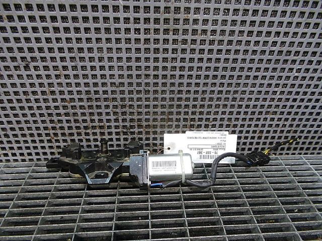 bontott BMW 5 E60 Csomagtérajtó Ütköző