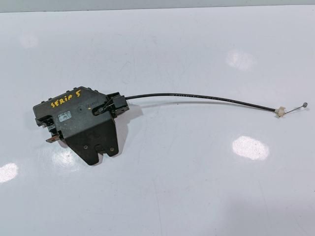 bontott BMW 5 E60 Csomagtérajtó Zárszerkezet