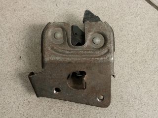 bontott BMW 5 E60 Csomagtérajtó Zárszerkezet