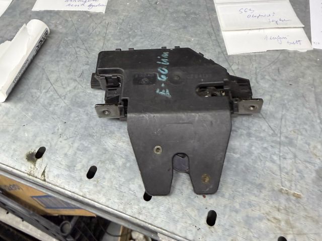 bontott BMW 5 E60 Csomagtérajtó Zárszerkezet