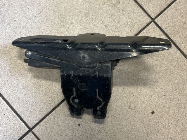 bontott BMW 5 E60 Csomagtérajtó Zárszerkezet