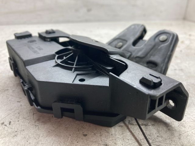 bontott BMW 5 E60 Csomagtérajtó Zárszerkezet