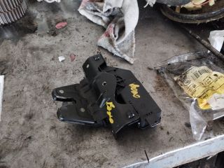 bontott BMW 5 E60 Csomagtérajtó Zárszerkezet