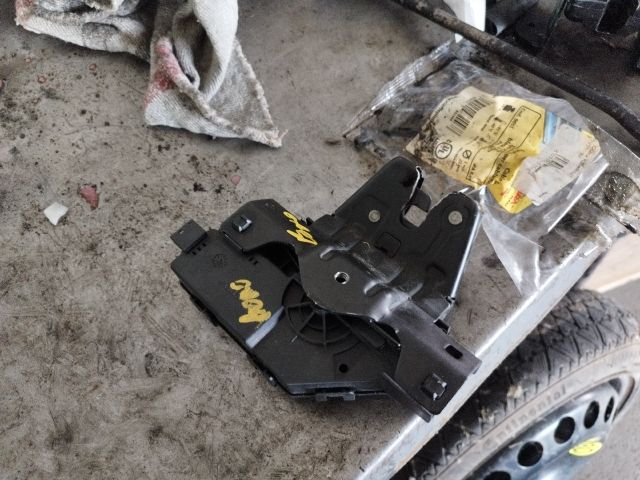 bontott BMW 5 E60 Csomagtérajtó Zárszerkezet