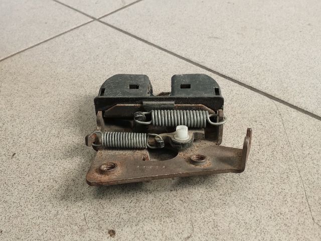 bontott BMW 5 E60 Csomagtérajtó Zárszerkezet