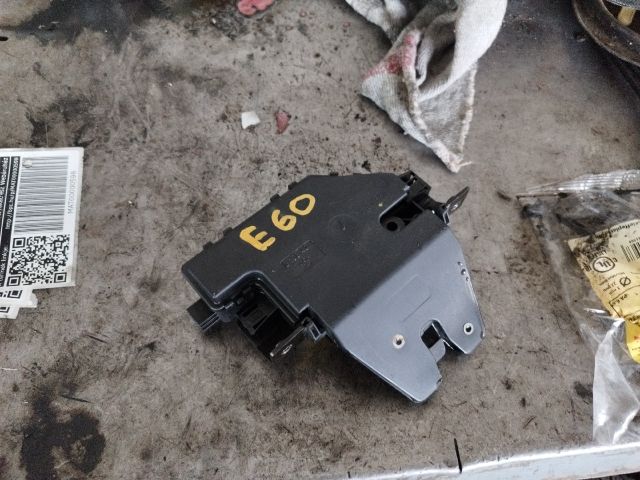 bontott BMW 5 E60 Csomagtérajtó Zárszerkezet