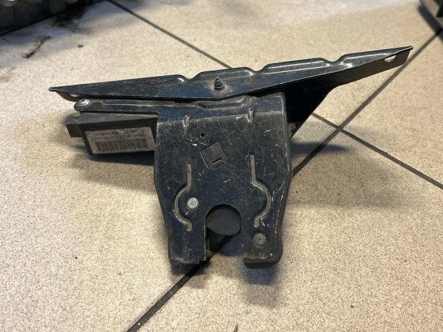 bontott BMW 5 E60 Csomagtérajtó Zárszerkezet