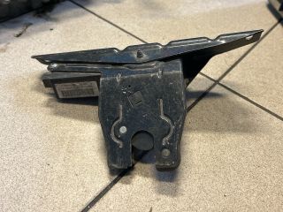 bontott BMW 5 E60 Csomagtérajtó Zárszerkezet