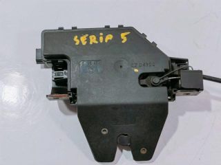 bontott BMW 5 E60 Csomagtérajtó Zárszerkezet