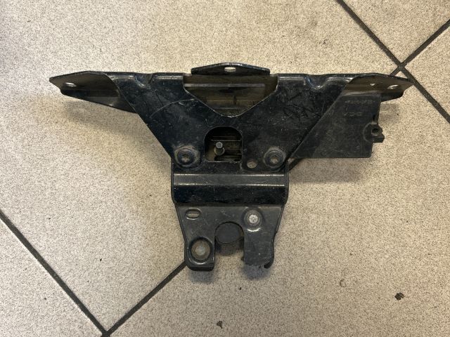 bontott BMW 5 E60 Csomagtérajtó Zárszerkezet