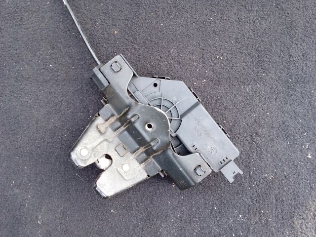 bontott BMW 5 E60 Csomagtérajtó Zárszerkezet