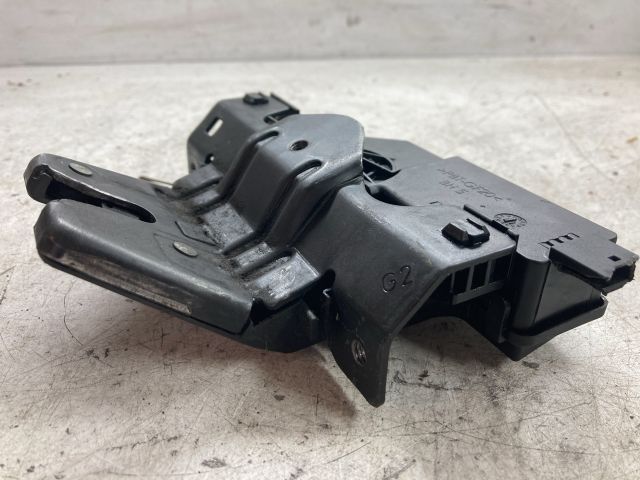 bontott BMW 5 E60 Csomagtérajtó Zárszerkezet