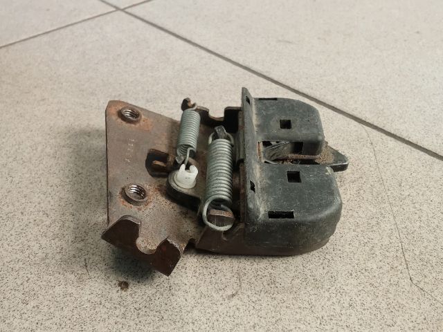 bontott BMW 5 E60 Csomagtérajtó Zárszerkezet