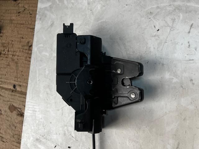 bontott BMW 5 E60 Csomagtérajtó Zárszerkezet