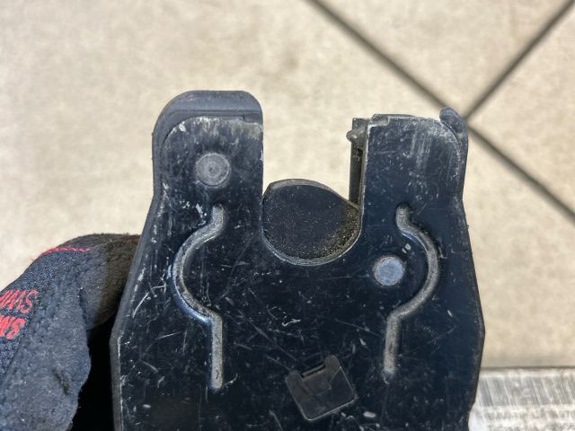 bontott BMW 5 E60 Csomagtérajtó Zárszerkezet