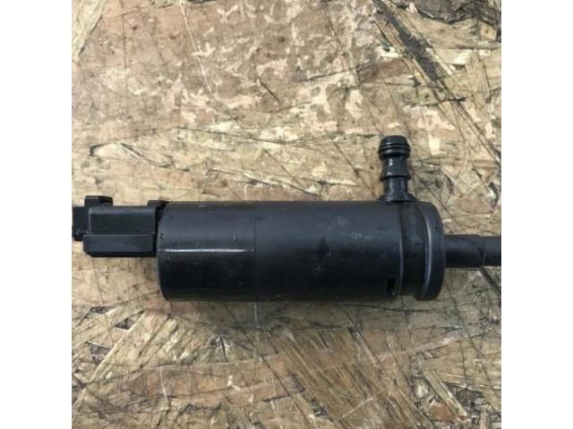 bontott BMW 5 E60 Első Ablakmosó Szivattyú