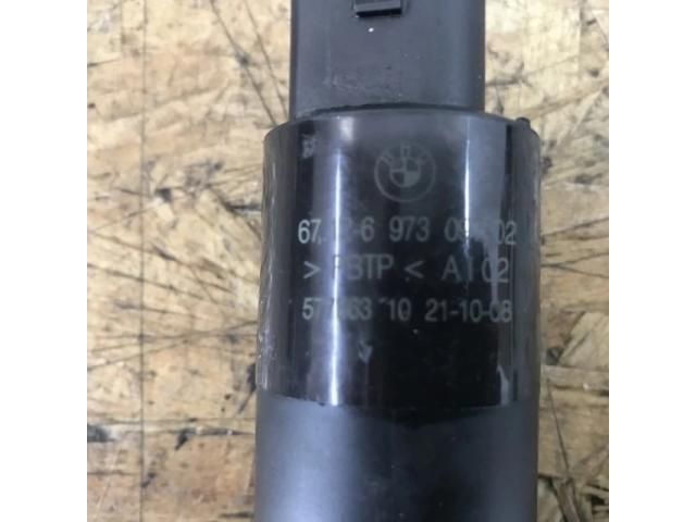 bontott BMW 5 E60 Első Ablakmosó Szivattyú