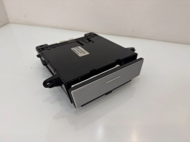 bontott BMW 5 E60 Első Hamutartó