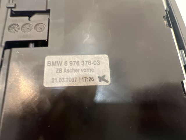 bontott BMW 5 E60 Első Hamutartó