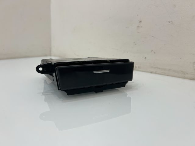 bontott BMW 5 E60 Első Hamutartó