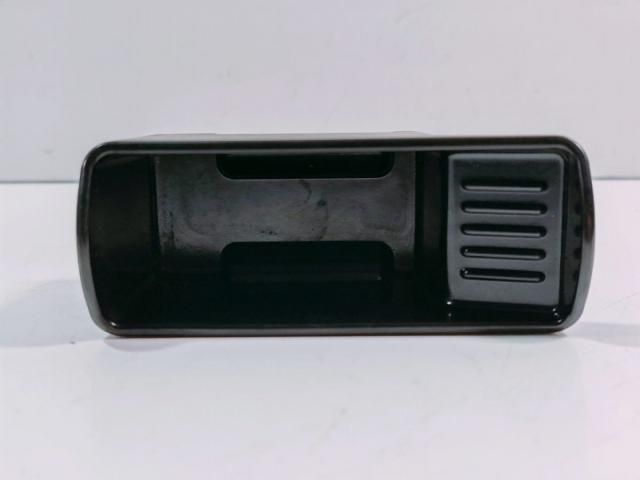 bontott BMW 5 E60 Első Hamutartó