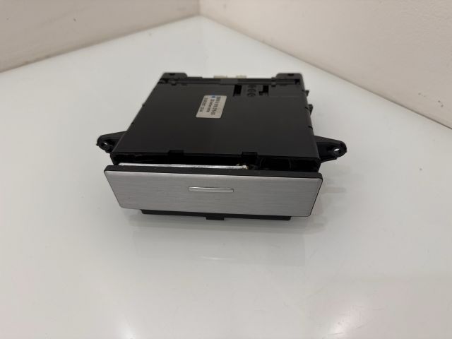 bontott BMW 5 E60 Első Hamutartó