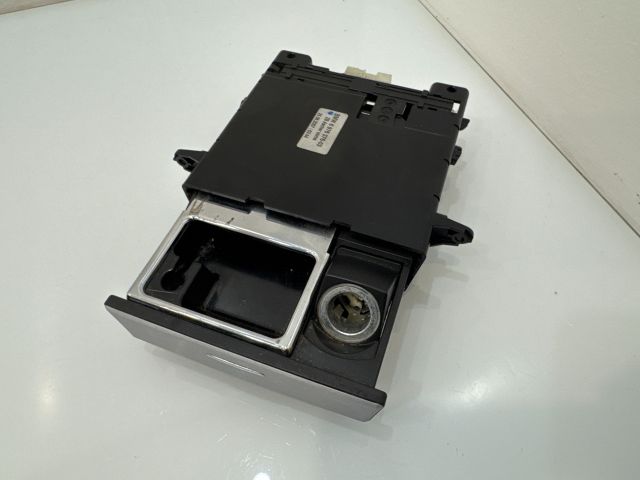 bontott BMW 5 E60 Első Hamutartó