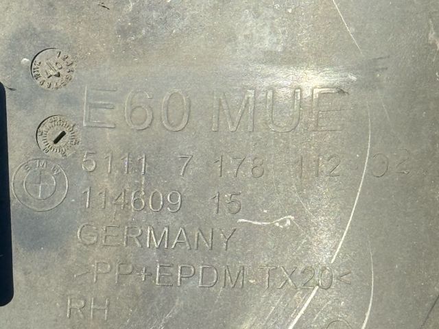 bontott BMW 5 E60 Első Lökhárító Alsó Középső Díszrács