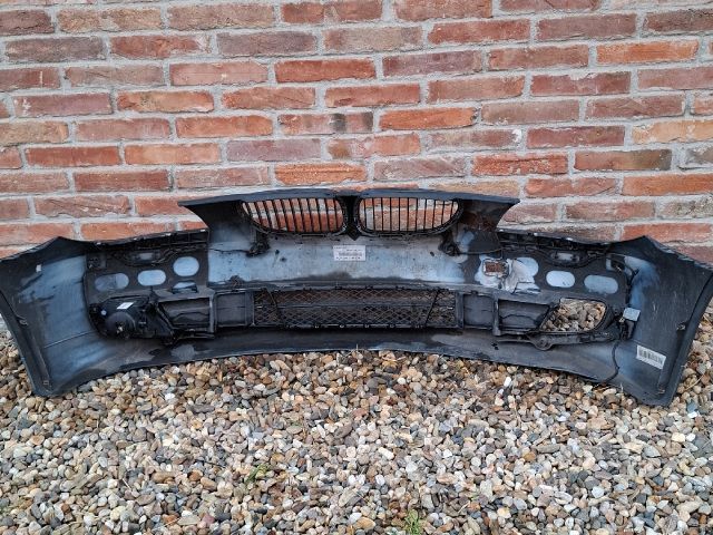 bontott BMW 5 E60 Első Lökhárító (Részeivel)