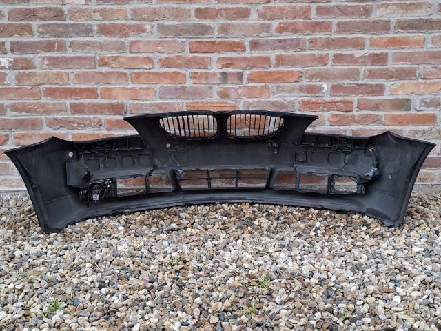 bontott BMW 5 E60 Első Lökhárító (Részeivel)