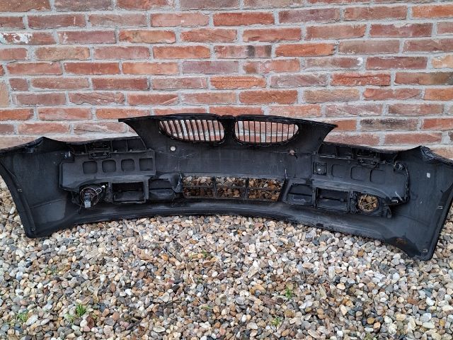 bontott BMW 5 E60 Első Lökhárító (Részeivel)