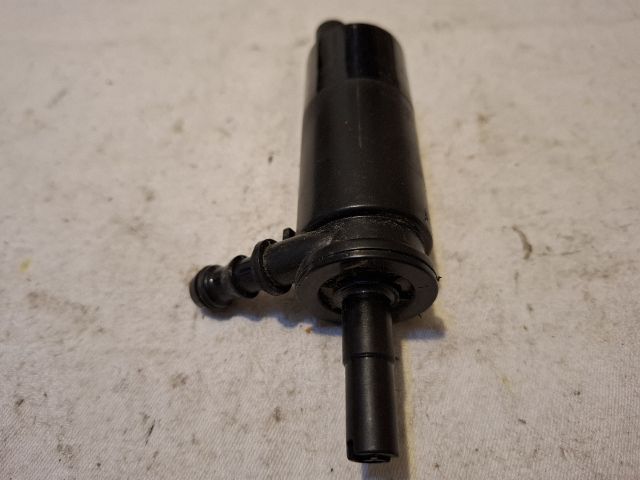 bontott BMW 5 E60 Fényszórómosó Szivattyú