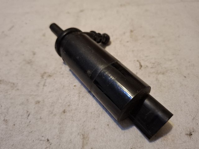 bontott BMW 5 E60 Fényszórómosó Szivattyú