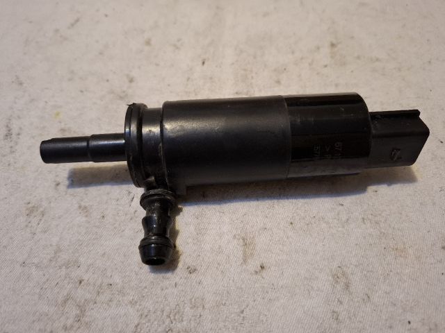 bontott BMW 5 E60 Fényszórómosó Szivattyú