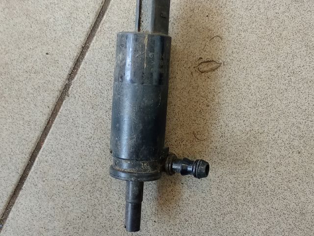 bontott BMW 5 E60 Fényszórómosó Szivattyú