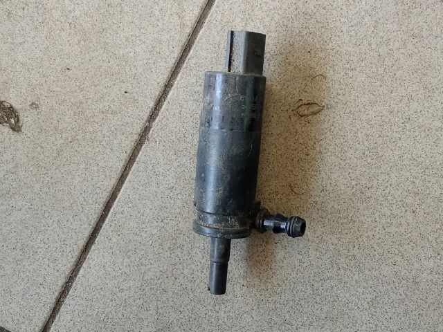 bontott BMW 5 E60 Fényszórómosó Szivattyú