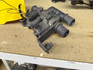 bontott BMW 5 E60 Fűtéscsap