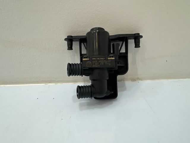 bontott BMW 5 E60 Fűtéscsap