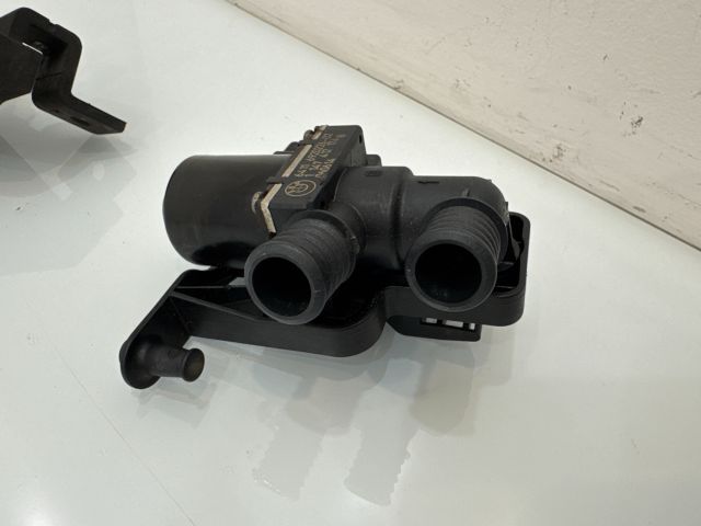 bontott BMW 5 E60 Fűtéscsap