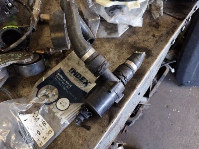 bontott BMW 5 E60 Fűtéscsap