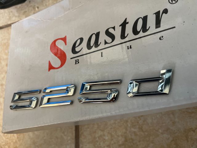 bontott BMW 5 E60 Hátsó Embléma